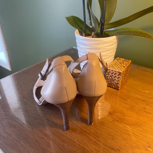 Lucky Brand Heels - Picture 4 of 7